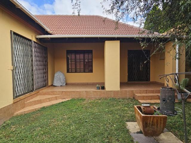 2 Bedroom townhouse sectional for sale in Doringkruin, Klerksdorp