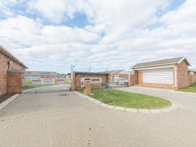 2 Bedroom townhouse sectional for sale in Fairview, Port Elizabeth