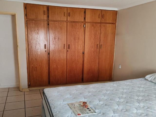 2 Bedroom townhouse sectional for sale in Heuwelsig, Bloemfontein