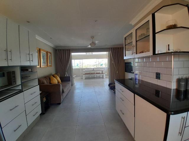 2 Bedroom townhouse sectional for sale in Illovo Beach, Kingsburgh
