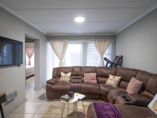 2 Bedroom townhouse sectional for sale in Jansenpark, Boksburg