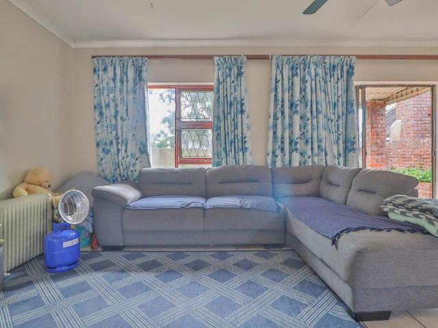 2 Bedroom townhouse sectional for sale in Kabega, Port Elizabeth