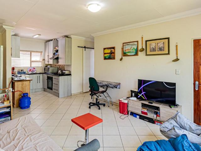 2 Bedroom townhouse sectional for sale in Kibler Park, Johannesburg
