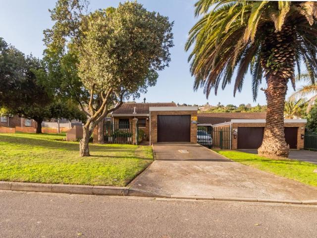 2 Bedroom townhouse sectional for sale in Loevenstein, Bellville