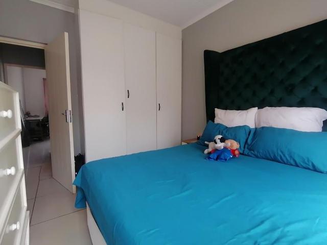 2 Bedroom townhouse sectional for sale in Meredale, Johannesburg