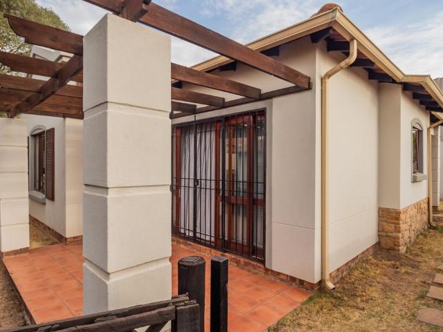 2 Bedroom townhouse sectional for sale in Paulshof, Sandton