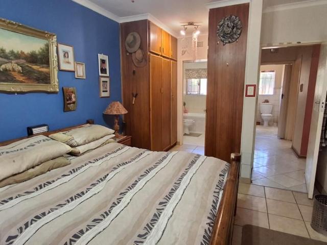2 Bedroom townhouse sectional for sale in Pellissier, Bloemfontein