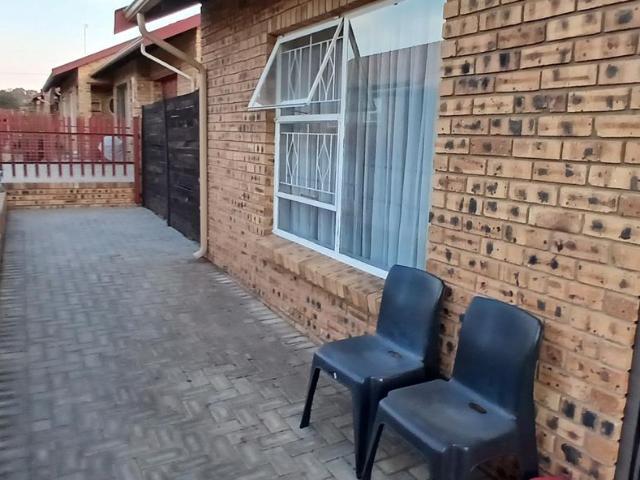 2 Bedroom townhouse sectional for sale in Riversdale, Meyerton
