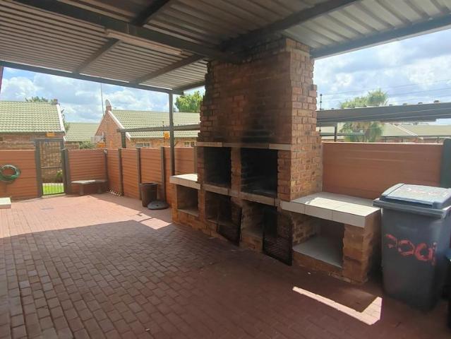 2 Bedroom townhouse sectional for sale in Rooihuiskraal North, Centurion