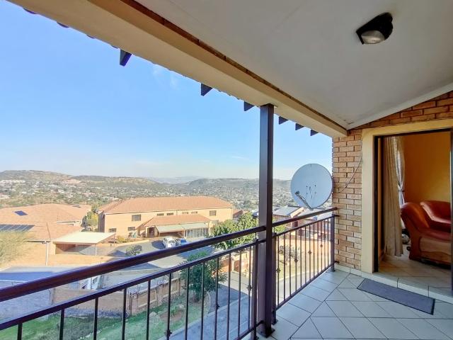 2 Bedroom Townhouse To Let in Winchester Hills
