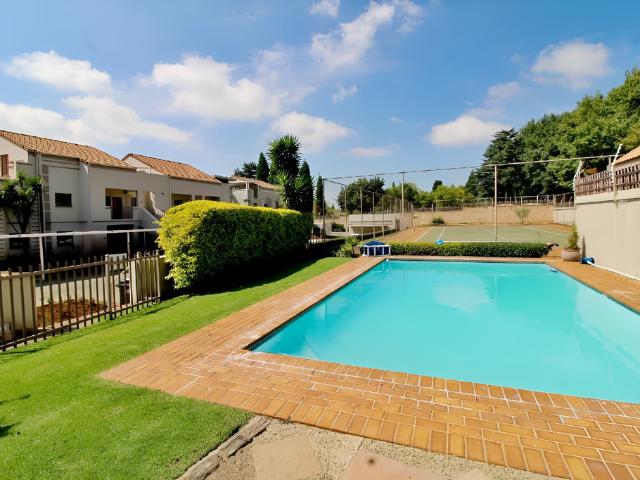 2 Bedroom Townhouse To Let in Bedfordview