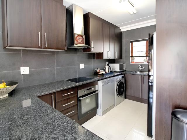 2 Bedroom Townhouse To Let in Bedfordview