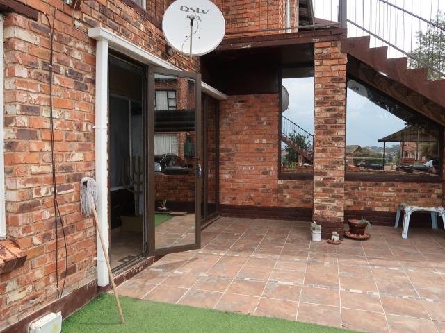 2 Bedroom Townhouse To Let in Groblerpark