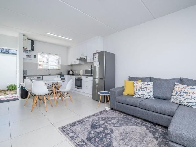 2 Bedroom Townhouse To Let in Honeydew Country Estate