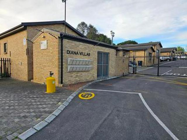 2 bedroom townhouse to let in protea.