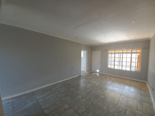2 Bedroom Townhouse To Let in Sunair Park