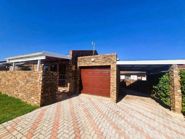 2 Bedroom Townhouse to Rent in C Place