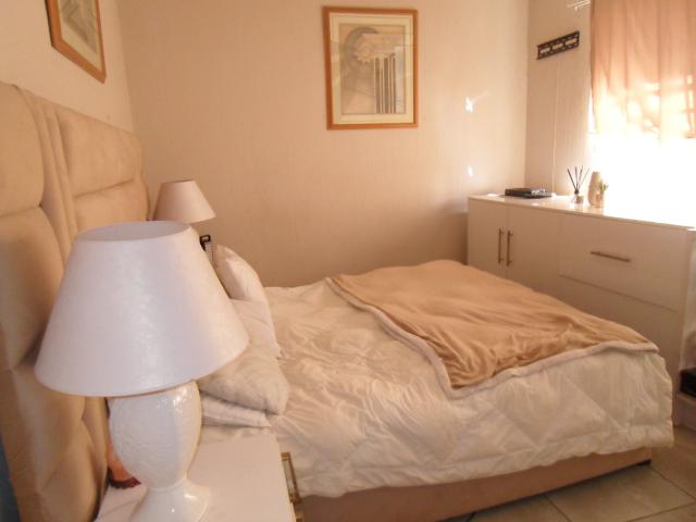 2 Bedroom Townhouse To Rent in Corlett Gardens