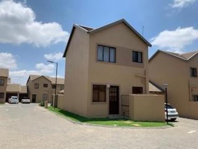2 Bedroom Townhouse to Rent in Carlswald