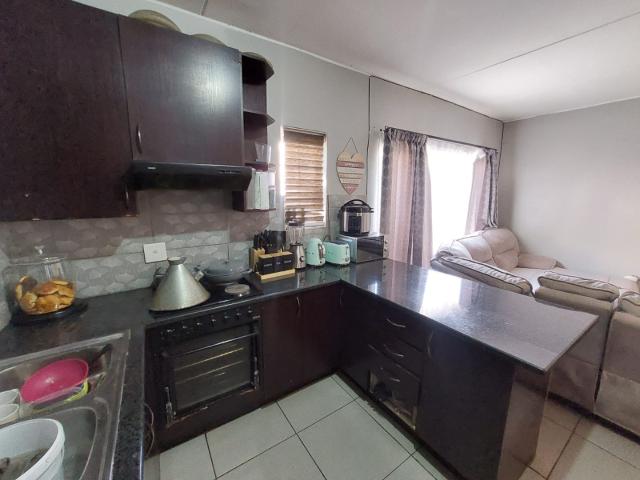 2 Bedroom Townhouse To Rent in Claremont