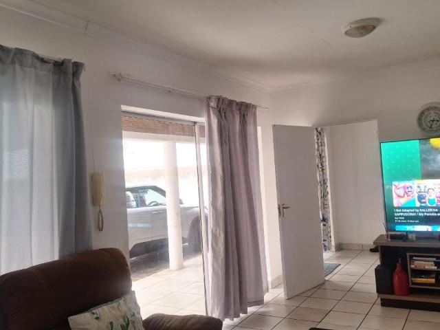 2 Bedroom Townhouse To Rent in Amanzimtoti