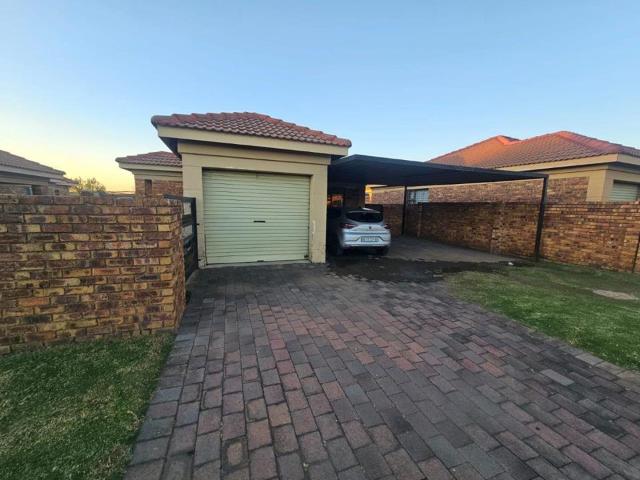 2 Bedroom Townhouse to Rent in Albertsdal