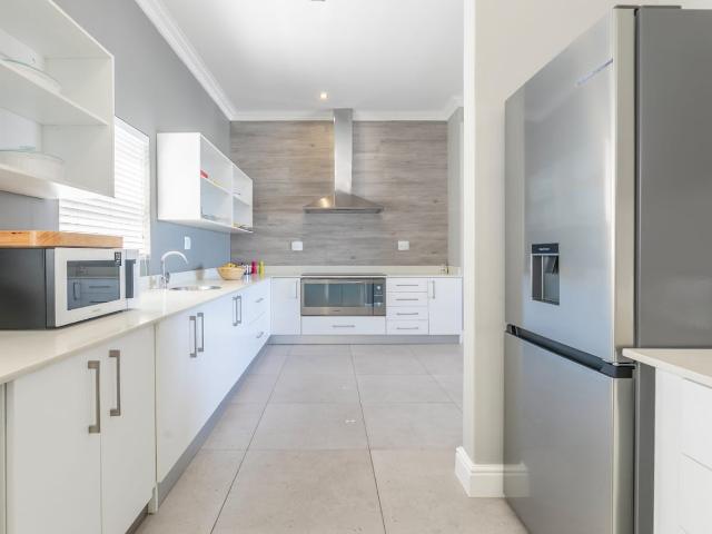2 Bedroom Townhouse To Rent in Big Bay