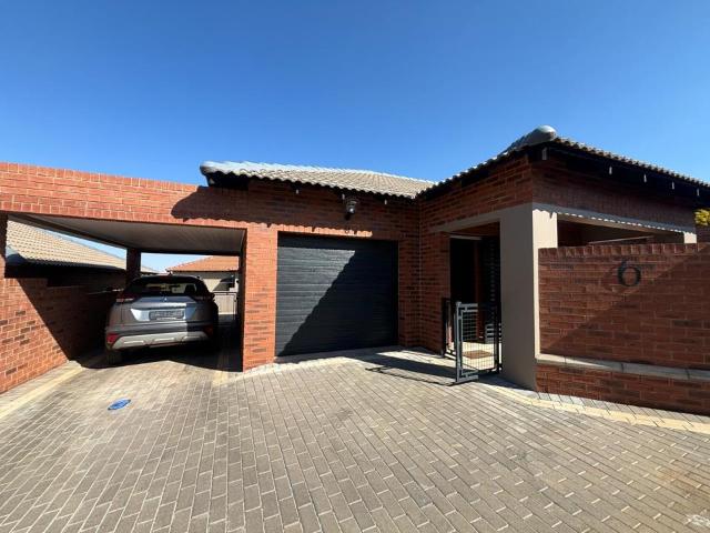 2 Bedroom Townhouse to Rent in Doringkruin