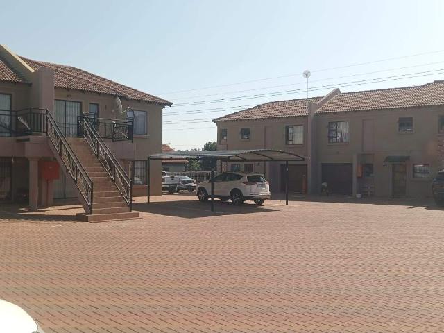 2 Bedroom Townhouse To Rent in Debron