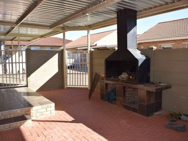 2 Bedroom Townhouse To Rent in Fleurdal