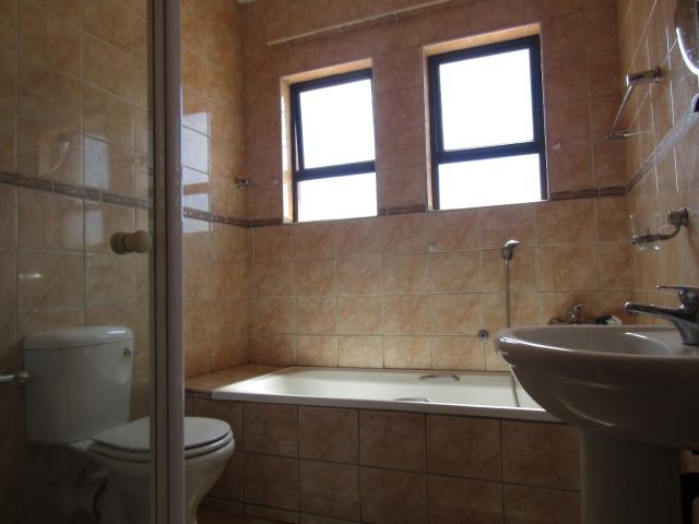 2 Bedroom Townhouse To Rent in Heidelberg Central