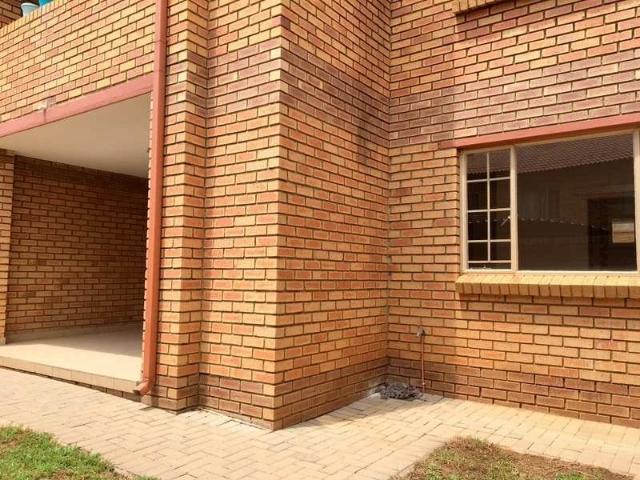 2 Bedroom Townhouse to Rent in Olympus AH