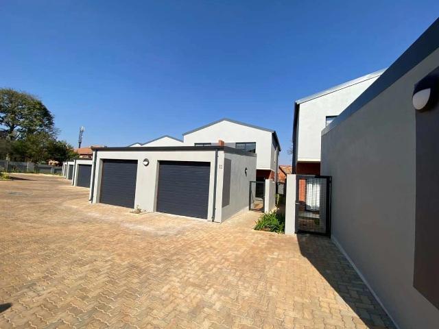 2 Bedroom Townhouse to Rent in Olympus AH