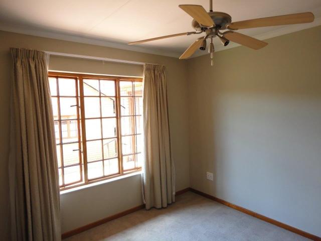 2 Bedroom Townhouse To Rent in Olivedale