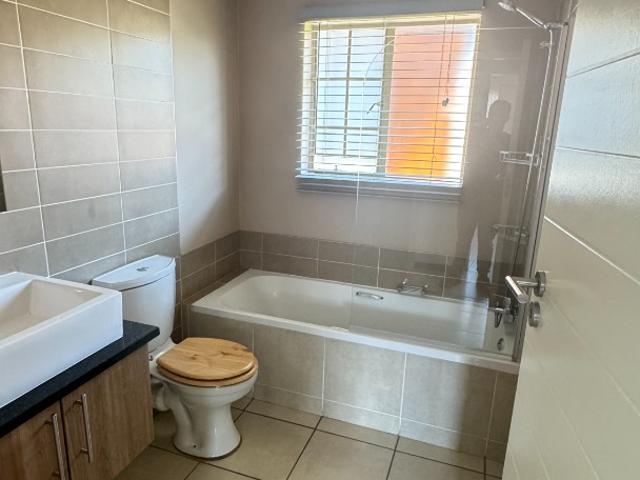 2 Bedroom Townhouse To Rent in Mooikloof Ridge