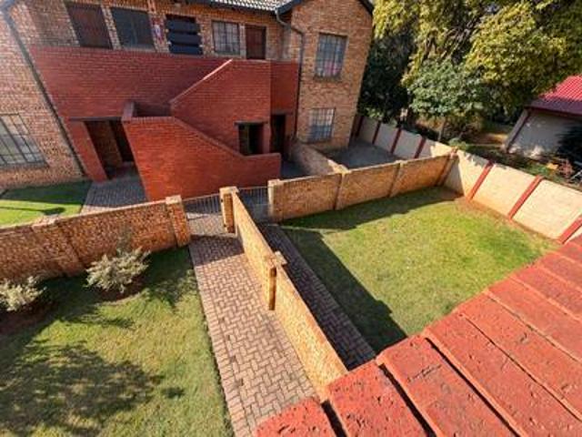 2 bedroom townhouse to rent in meyer.