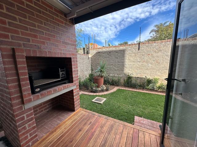2 Bedroom Townhouse To Rent in Menlo Park