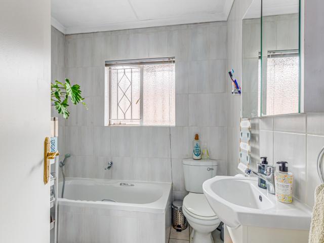 2 Bedroom Townhouse To Rent in Northwold