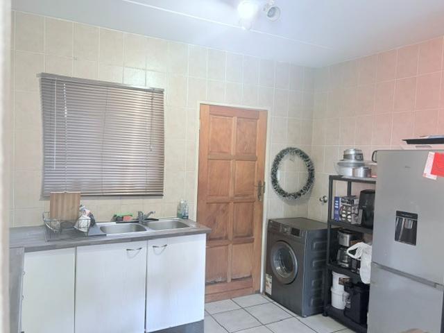 2 Bedroom Townhouse To Rent in North Riding