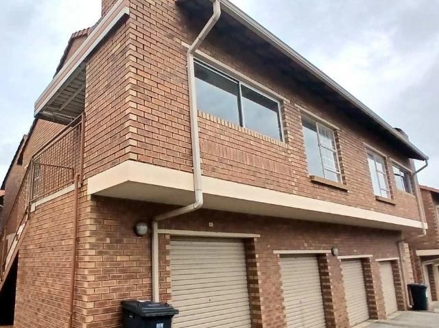 2 Bedroom Townhouse to Rent in Silver Lakes