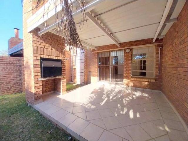 2 Bedroom Townhouse to Rent in Silver Lakes