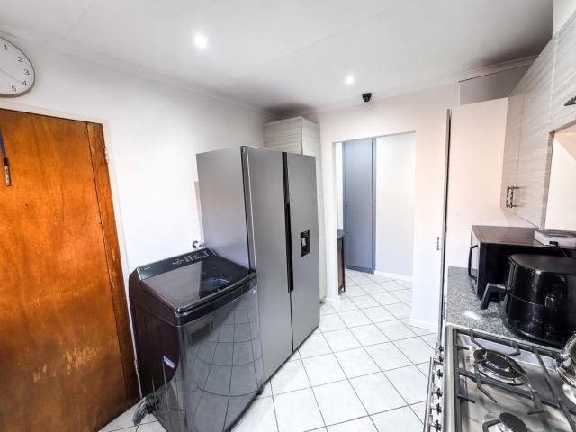 2 Bedroom Townhouse To Rent in Rooihuiskraal North