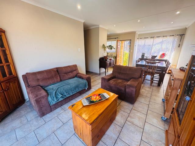 2 Bedroom Townhouse To Rent in Radiokop