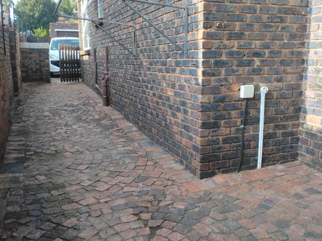 2 Bedroom Townhouse To Rent in Weltevreden Park