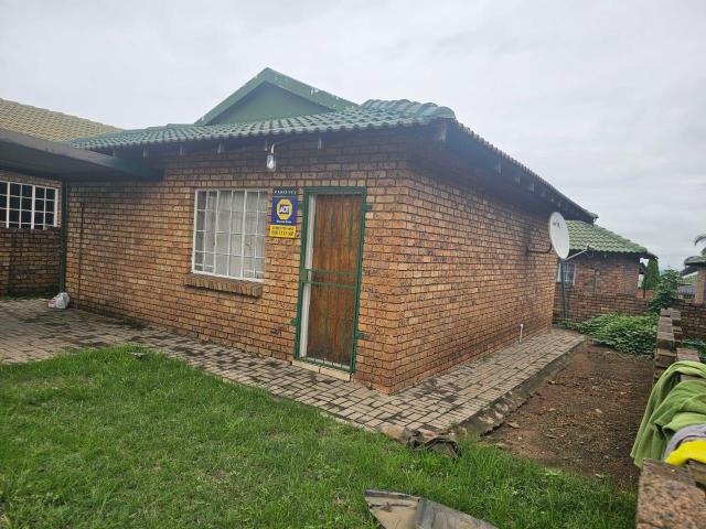 2 Bedroom Townhouse To Rent in Witbank Ext 10