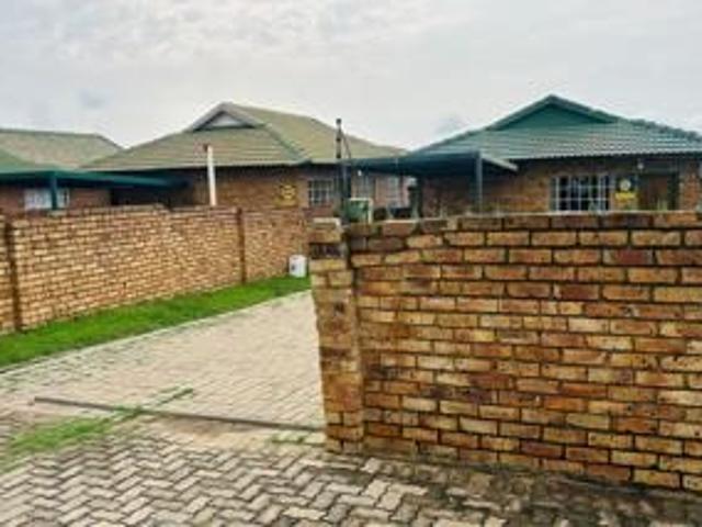 2 Bedroom Townhouse To Rent in Witbank Ext 5