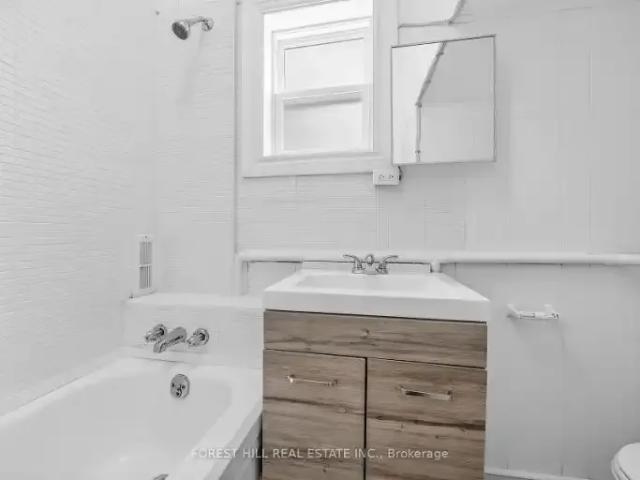2 Bedroom Townhouse Toronto ON 103179101