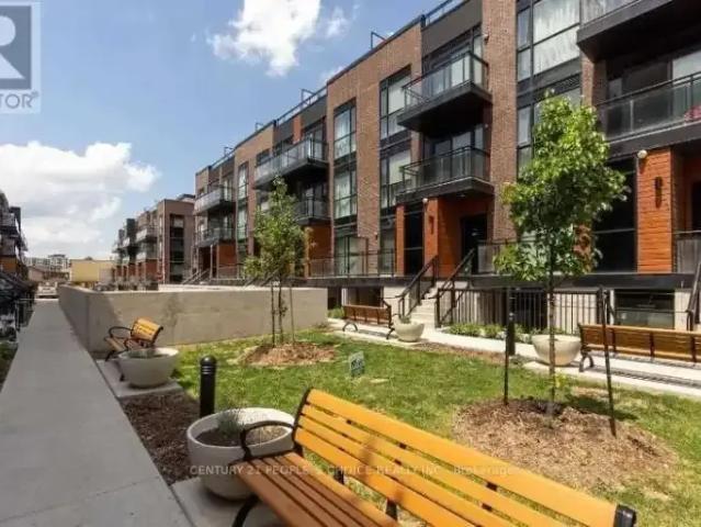 2 Bedroom Townhouse Vaughan ON 103487664