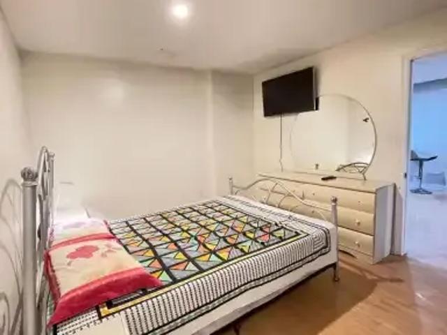 2 Bedroom Townhouse Vaughan ON LS100941195