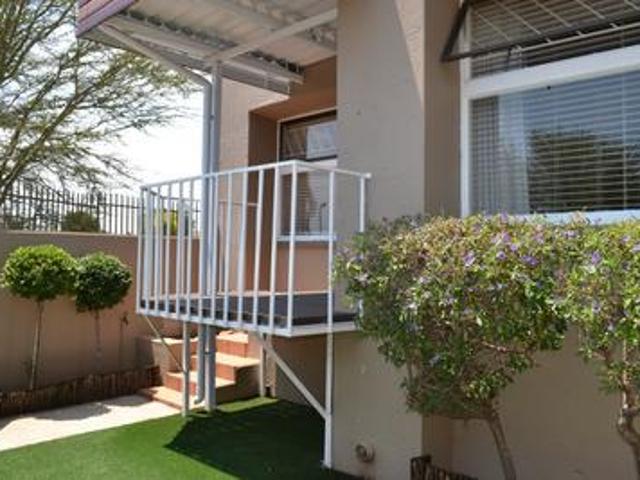 2 bedroom townhouse with beautiful f.